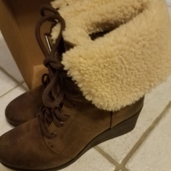 UGG Shoes - UGG Brown Lea Waterproof  Fur Boots W Zea--Size 9M